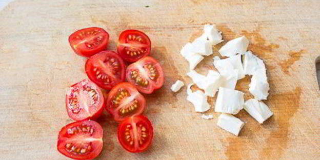 тосты с гуакамоле и помидорами