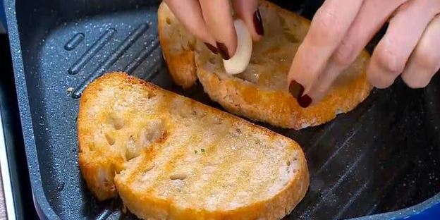 тосты с индейкой и овощами