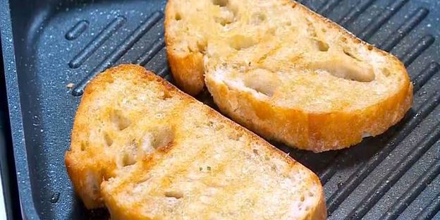 тосты с индейкой и овощами