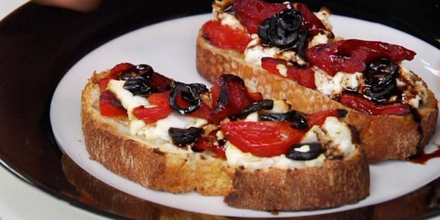 тосты с козьим сыром