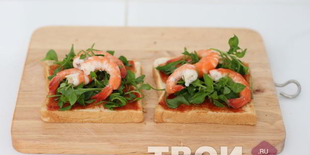 тосты с креветками