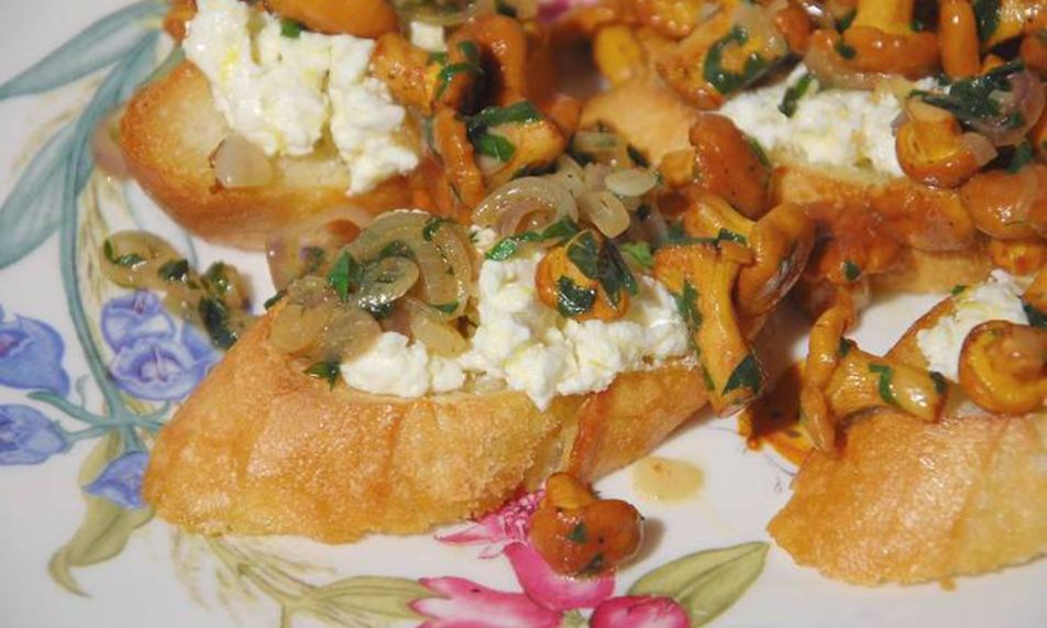 Рецепт тостов с лисичками и лимонным сыром