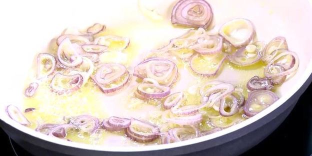 тосты с лисичками и лимонным сыром