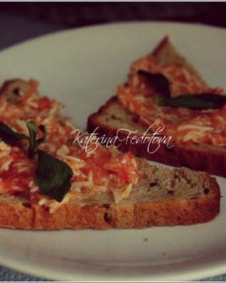 Тосты с паштетом Альмогроте