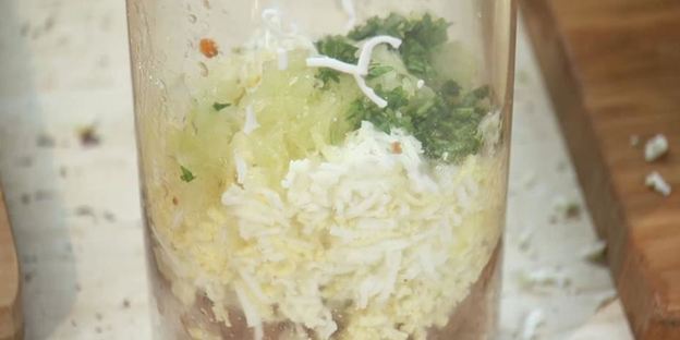 тосты с паштетом из говяжьей тушенки