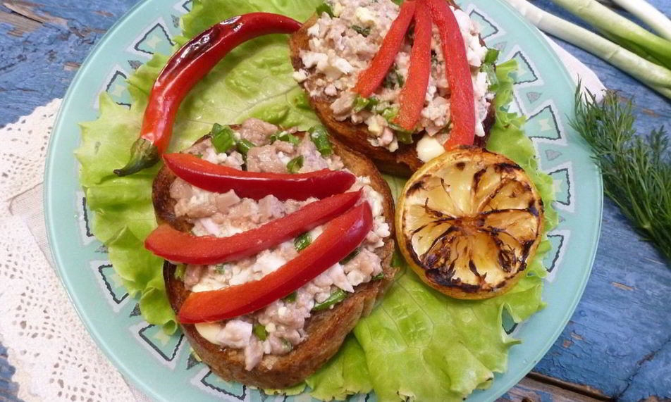 Рецепт тостов с печенью налима и сладким перцем