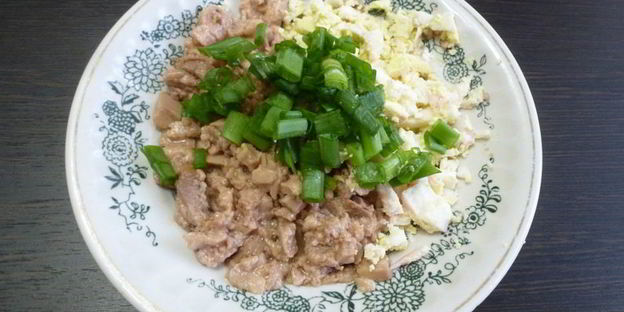 тосты с печенью налима и сладким перцем