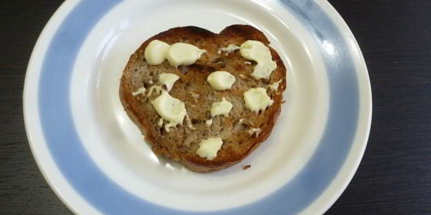 тосты с печенью налима и сладким перцем