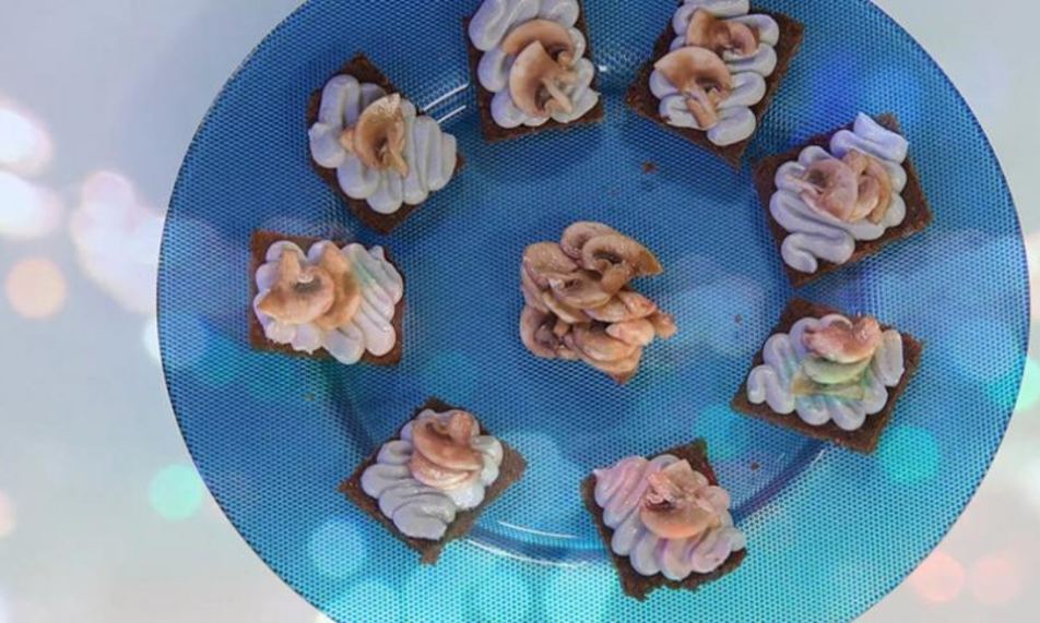 Рецепт тостов с сыром и шампиньонами