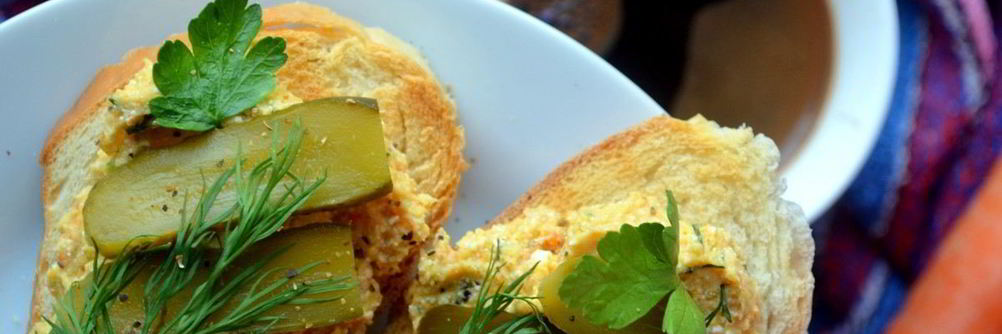 Тосты с творожно-овощной пастой