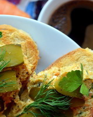 Тосты с творожно-овощной пастой