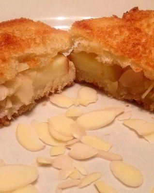 Тосты с яблоком и миндалем