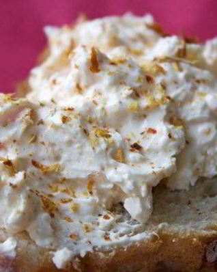 Тосты с яблоком и творогом