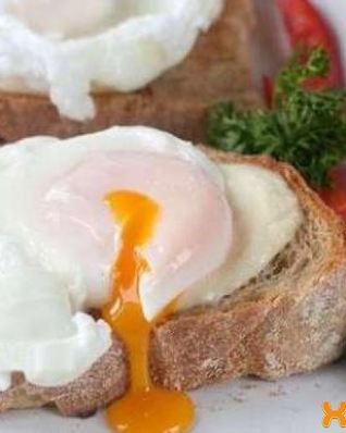Тосты с яйцом-пашот и Моцареллой