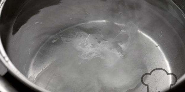 тосты с яйцом-пашот и моцареллой