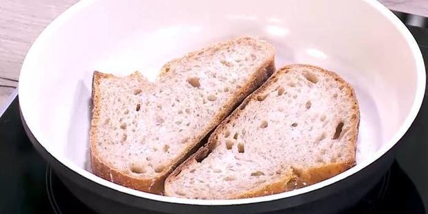 тосты со свеклой, фисташками и йогуртовой заправкой