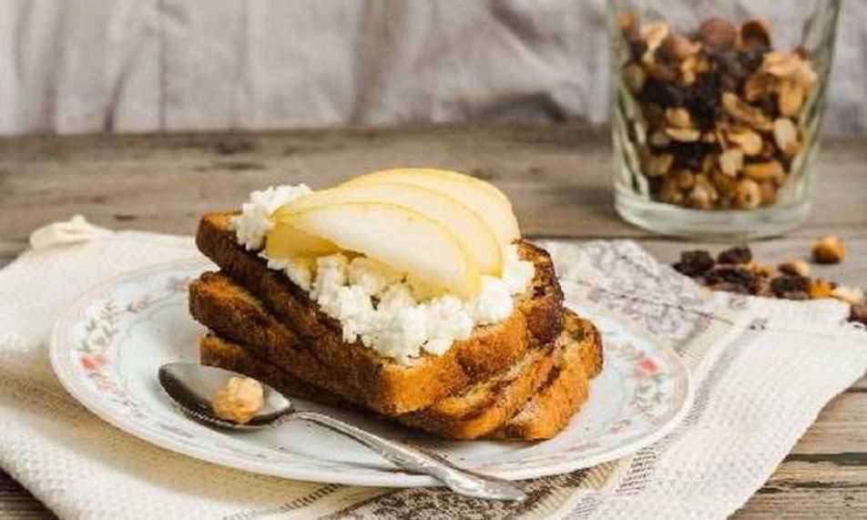 Рецепт яблочно-творожных тостов