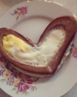 Яйца в тостах
