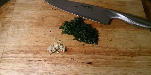 закусочные тосты с сельдью и печеной свеклой