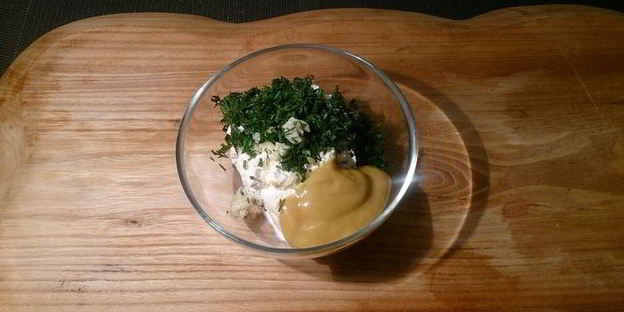 закусочные тосты с сельдью и печеной свеклой