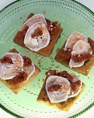 Запеченные тосты с козьим сыром