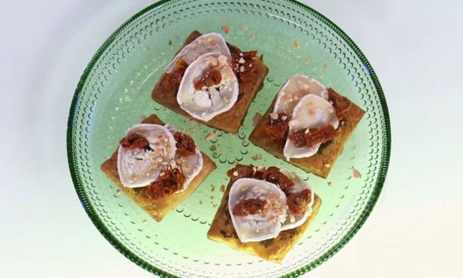 Рецепт запеченных тостов с козьим сыром