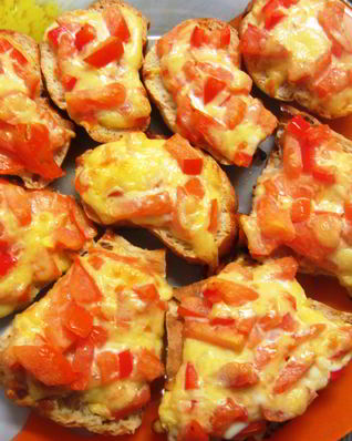 Запеченные тосты с паприкой