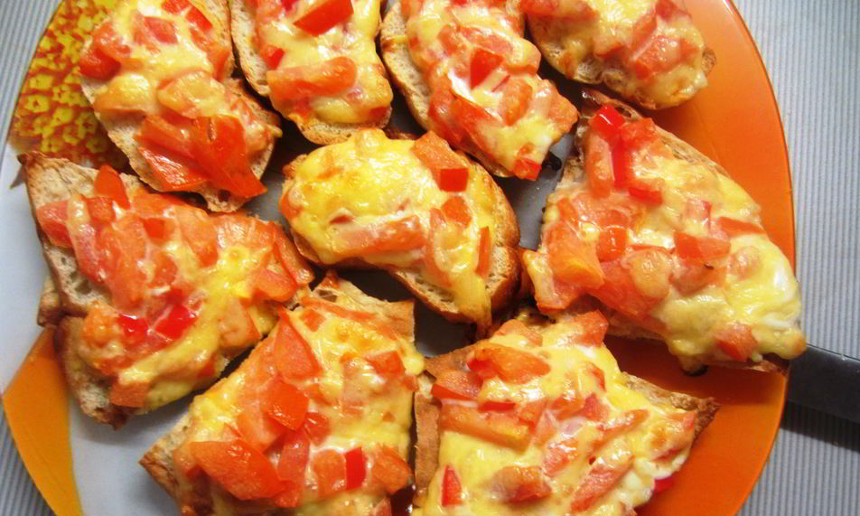 Рецепт запеченных тостов с паприкой