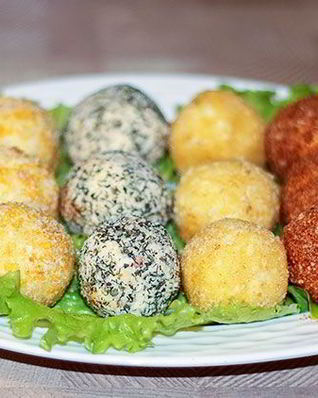 Цветные сырные шарики к праздничному столу