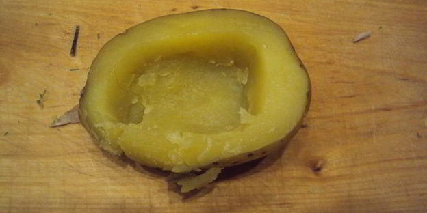 фаршированный картофель с глазуньей