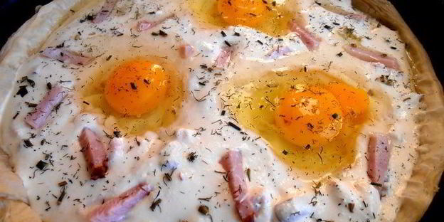 глазунья в съедобной сковородке