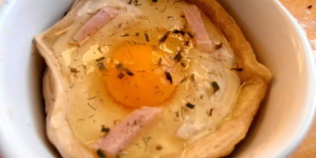 глазунья в съедобной сковородке