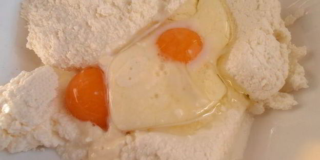 глазунья в съедобной сковородке