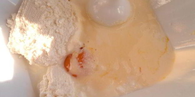 глазунья в съедобной сковородке