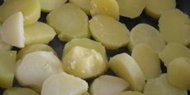 картофель с шампиньонами и яичницей-глазуньей