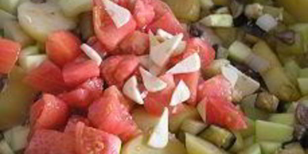 картофель с шампиньонами и яичницей-глазуньей