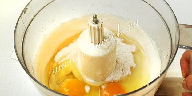 торт яичница с персиками и шоколадом