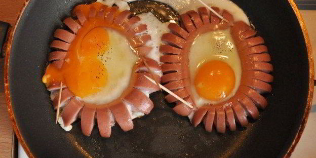 весенняя яичница с сосисками