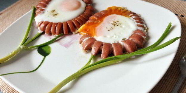 весенняя яичница с сосисками