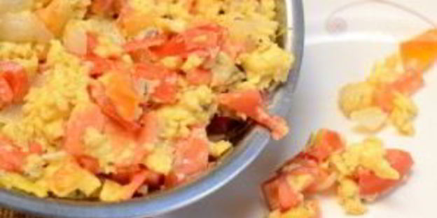 яичница-болтунья с помидорами