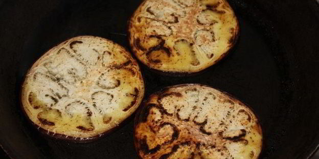 яичница-глазунья на баклажанах