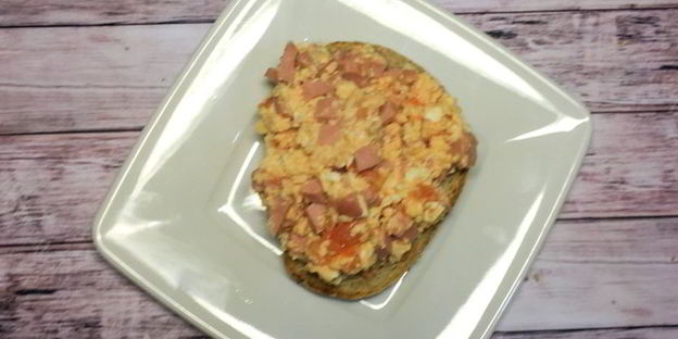 яичница на хлебе