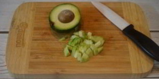 яичница с беконом и авокадо