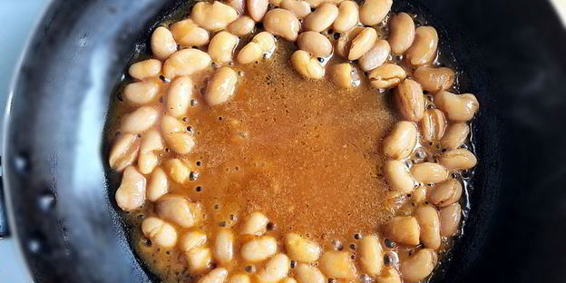 яичница с фасолью