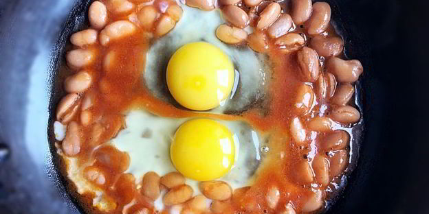 яичница с фасолью