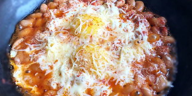 яичница с фасолью