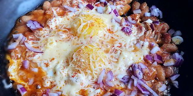 яичница с фасолью