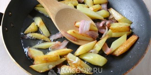 яичница с картофелем и беконом в духовке