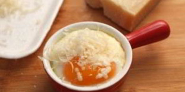 яичница с креветками и помидорами