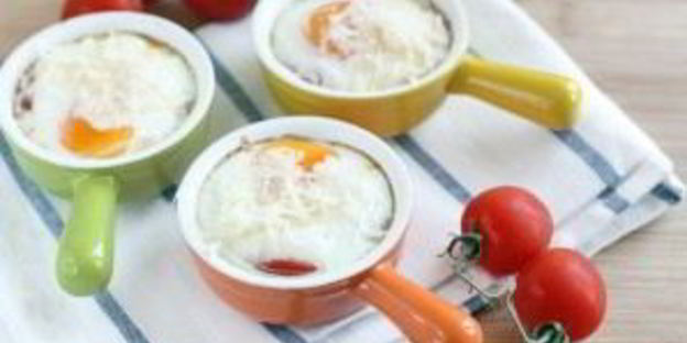 яичница с креветками и помидорами